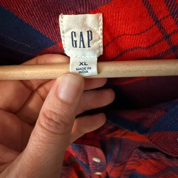 GAP Lightweight Flannel Red & Blue Plaid Buttondown Size XL - Picture 3 of 3